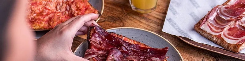 Masqmenos Background