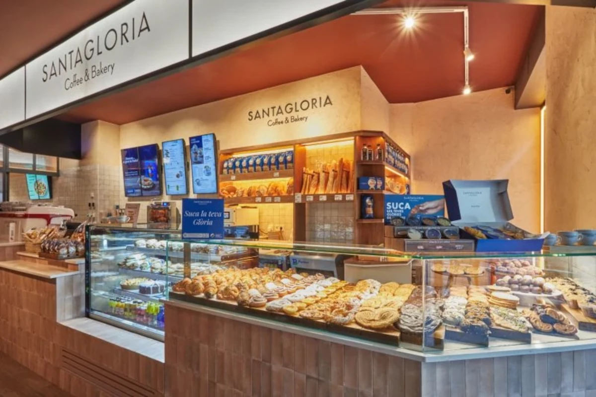 Mostrador y vitrina de productos Santagloria