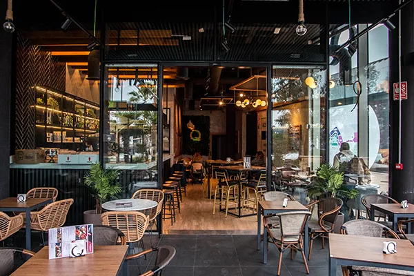 Interior de local M&aacute;sQMenos